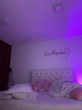 alee lenoxx online show from April 23, 5:03 am