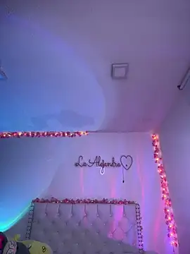 Snapshot of alee_lenoxx chatting on July 15, 10:39 pm alee lenoxx online show from July 15, 10:39 pm