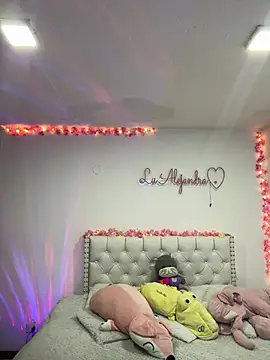 Snapshot of alee_lenoxx chatting on July 1, 5:08 am alee lenoxx online show from July 1, 5:08 am