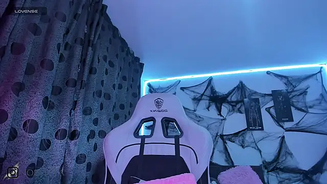 satanbabee online show from November 3, 1:00 am