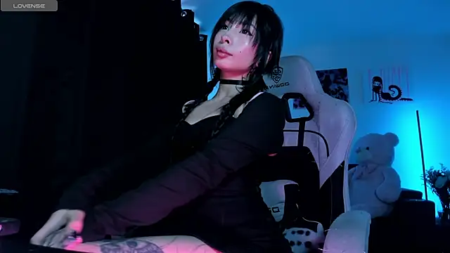 satanbabee online show from May 4, 9:06 pm