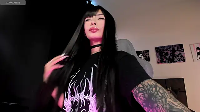 Snapshot of satanbabee chatting on June 24, 10:18 pm satanbabee online show from June 24, 10:18 pm