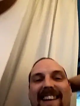 Snapshot of VitaminmanFL chatting on November 9, 3:43 am VitaminmanFL online show from November 9, 3:43 am