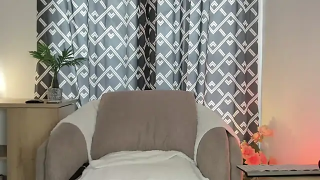 alyjonesoficiall online show from April 5, 4:24 pm