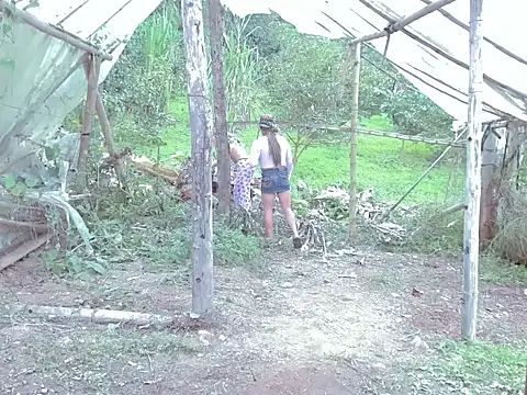 Snapshot of tayiro_r chatting on November 6, 6:23 pm tayiro r online show from November 6, 6:23 pm