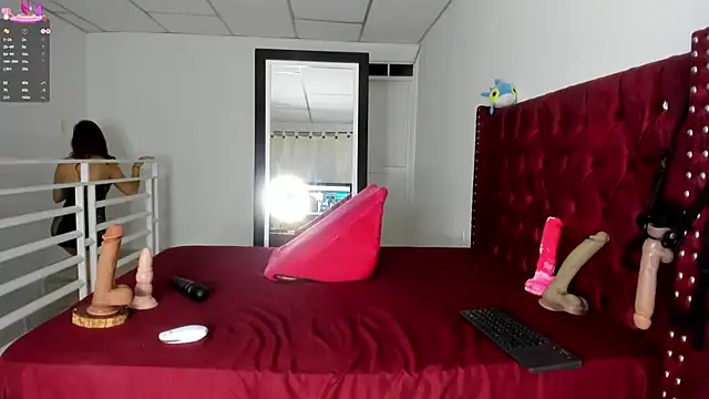 Snapshot of sophivans_milf chatting on October 1, 10:20 am sophivans milf online show from October 1, 10:20 am