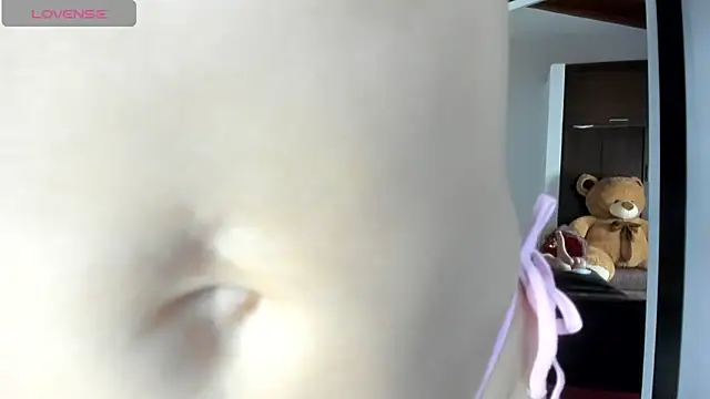 Snapshot of sophivans_milf chatting on June 11, 10:01 am sophivans milf online show from June 11, 10:01 am