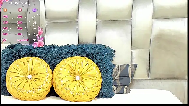 Snapshot of CamilaBenitez chatting on April 23, 11:38 am CamilaBenitez online show from April 23, 11:38 am