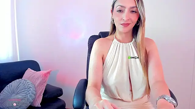 Snapshot of Anttonia_Rose chatting on December 1, 5:36 pm Anttonia Rose online show from December 1, 5:36 pm