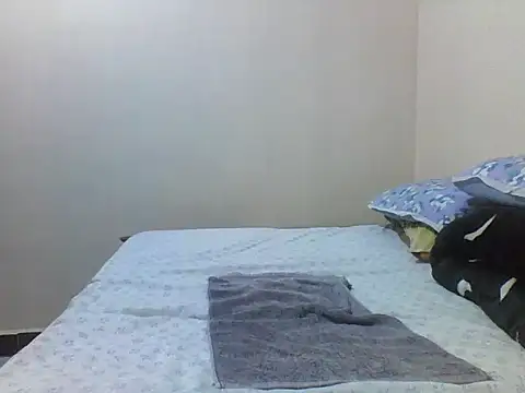 Snapshot of princess-cutie12 chatting on October 4, 7:48 pm princess-cutie12 online show from October 4, 7:48 pm