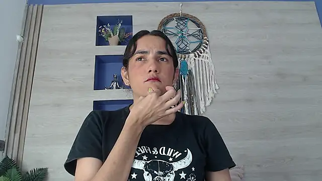 Snapshot of Dakotagloss chatting on May 21, 8:17 pm Dakotagloss online show from May 21, 8:17 pm