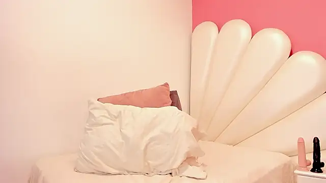 Snapshot of Vicky_Freedom chatting on February 19, 2:44 pm Vicky Freedom online show from February 19, 2:44 pm