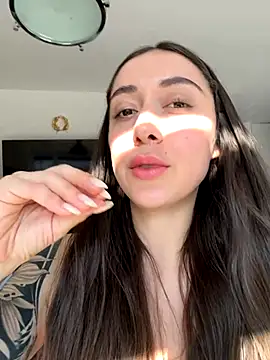 emiliasommer online show from October 18, 1:02 pm