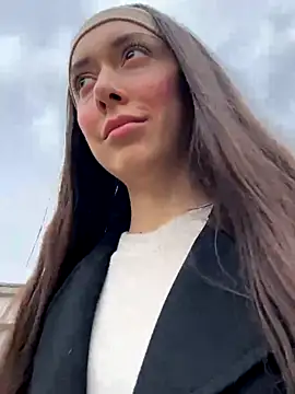 emiliasommer online show from October 17, 12:51 pm