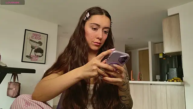 emiliasommer online show from April 5, 6:58 pm