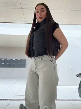 emiliasommer online show from October 26, 12:38 pm