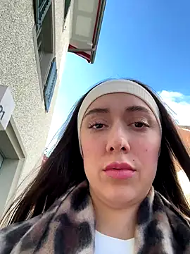 emiliasommer online show from October 15, 1:30 pm