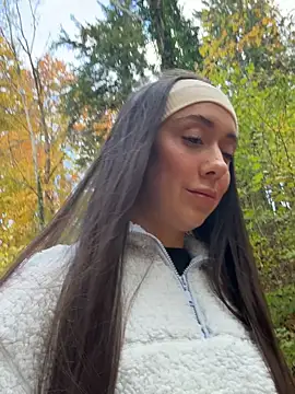 emiliasommer online show from October 28, 1:21 pm