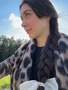 emiliasommer online show from October 16, 1:52 pm