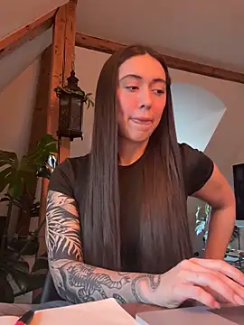 emiliasommer online show from December 4, 3:11 pm
