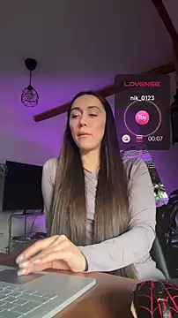 emiliasommer online show from November 29, 3:23 pm