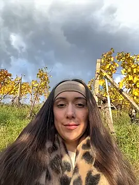 emiliasommer online show from October 24, 3:11 pm