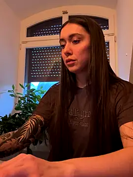 emiliasommer online show from November 28, 3:45 pm