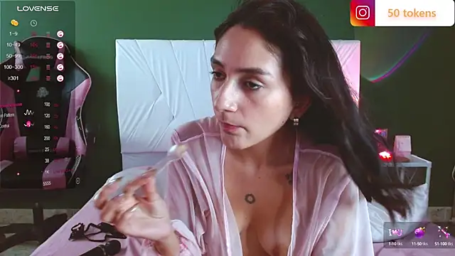 Snapshot of Mei_Kelly chatting on March 15, 9:27 pm Mei Kelly online show from March 15, 9:27 pm