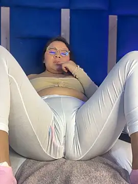 Snapshot of alice_love052 chatting on February 26, 4:01 am alice love052 online show from February 26, 4:01 am