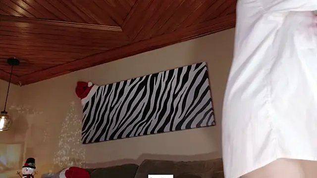 Hannah Borbon online show from December 18, 8:56 pm