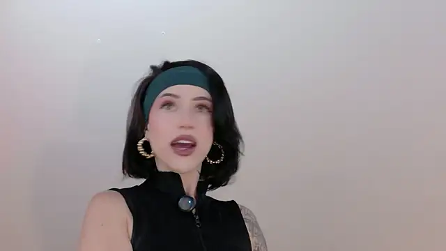 Hannah Borbon online show from February 28, 1:05 am