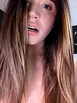 maliciaworld online show from March 19, 7:25 pm