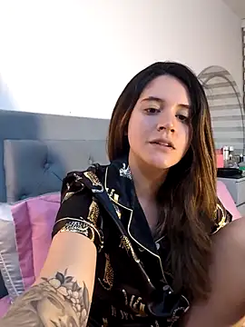 Snapshot of maliciaworld chatting on December 23, 2:22 am maliciaworld online show from December 23, 2:22 am