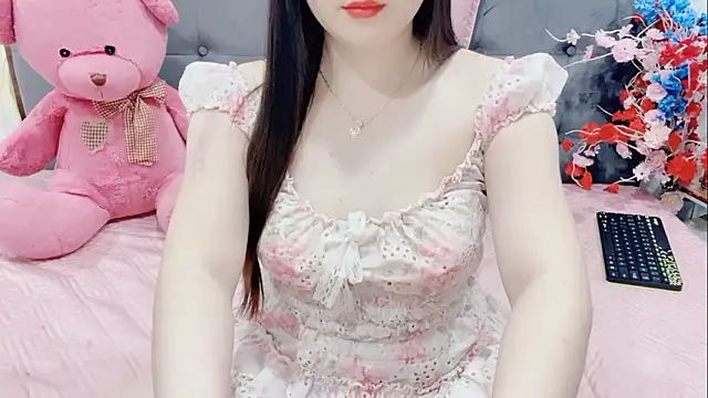 Snapshot of Funikio chatting on February 7, 1:30 pm Funikio online show from February 7, 1:30 pm