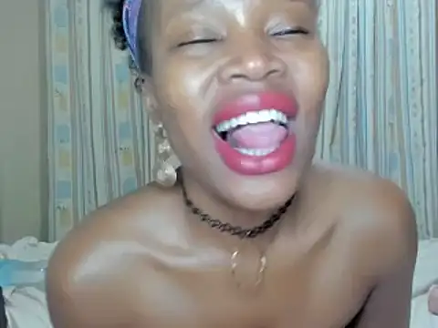 Snapshot of AfricanSquirtingQueen chatting on September 18, 2:36 am AfricanSquirtingQueen online show from September 18, 2:36 am