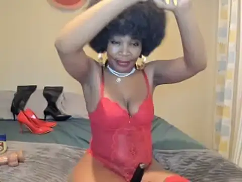 Snapshot of AfricanSquirtingQueen chatting on July 17, 6:16 pm AfricanSquirtingQueen online show from July 17, 6:16 pm