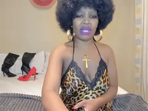 Snapshot of AfricanSquirtingQueen chatting on July 12, 5:47 pm AfricanSquirtingQueen online show from July 12, 5:47 pm
