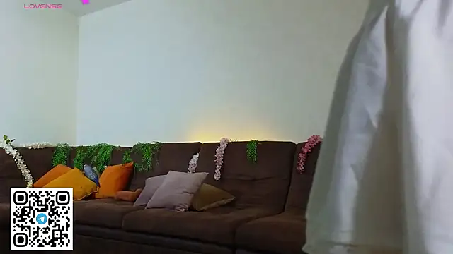 oliviabr0wn0 online show from March 8, 2:04 am