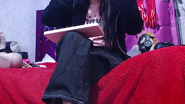 Snapshot of AyshaScott chatting on February 27, 12:49 pm AyshaScott online show from February 27, 12:49 pm