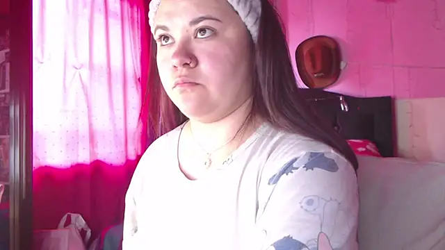 NikkiRous  online show from February 14, 1:33 pm