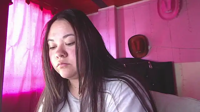 NikkiRous  online show from February 21, 1:13 pm