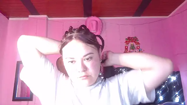 NikkiRous  online show from November 14, 1:37 pm