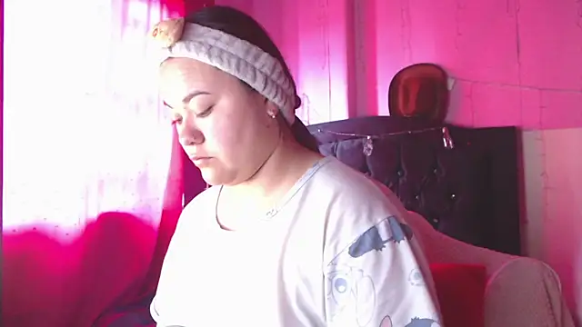 NikkiRous  online show from May 2, 1:49 pm