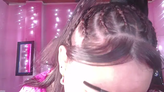 NikkiRous  online show from November 13, 3:05 pm