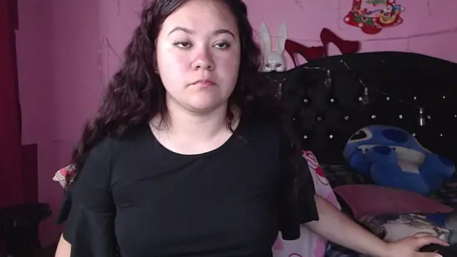 NikkiRous  online show from March 17, 3:40 pm