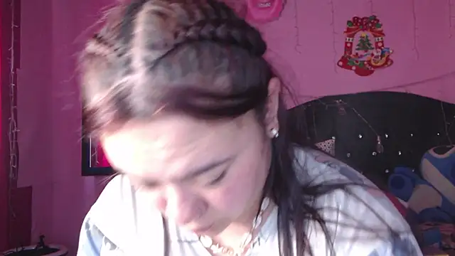 NikkiRous  online show from December 4, 1:32 pm