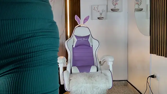 mia 099 online show from November 26, 8:20 pm