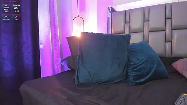 Emily Gil1 online show from February 12, 3:34 pm