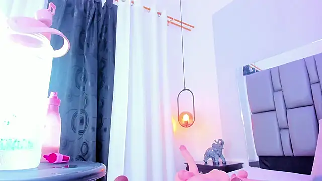Snapshot of Emily_Gil1 chatting on February 26, 4:49 pm Emily Gil1 online show from February 26, 4:49 pm