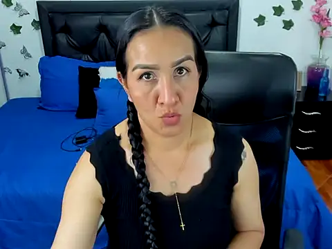 Snapshot of Violeta_stilll chatting on October 15, 6:49 pm Violeta stilll online show from October 15, 6:49 pm
